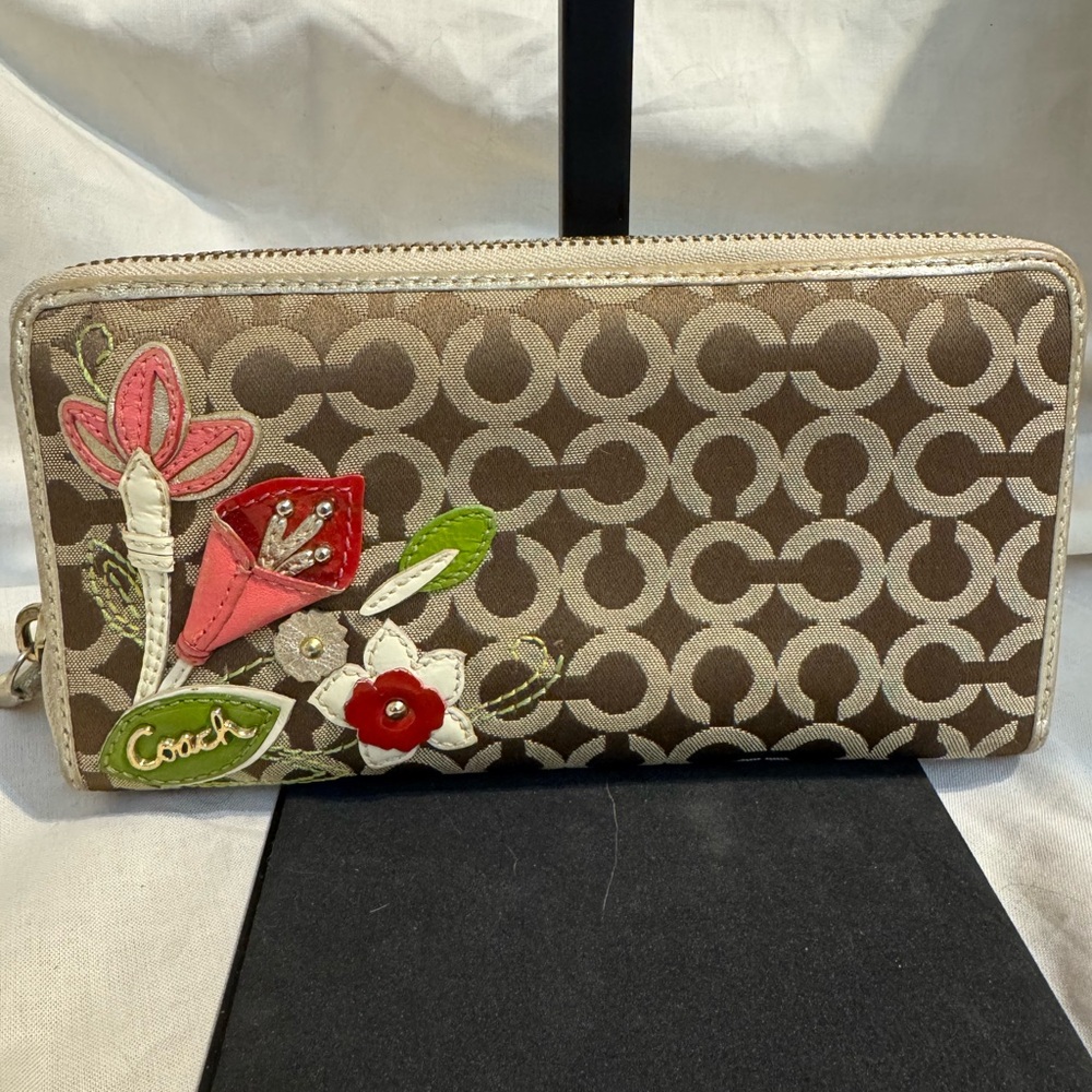 Rare Coach Japan OP Art Brown Sig Calla Lily Appliqué Zip Accordion Wallet